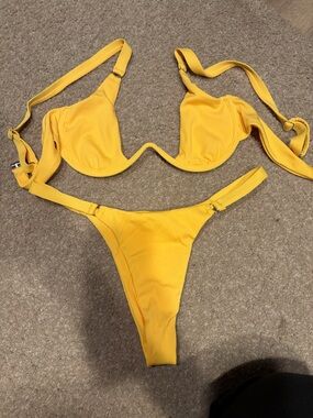 Women’s Yellow Ribbed Underwire Bikini Set